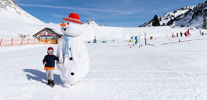 Mit Pauli dem Schneemann Warth-Schröcken entdecken.