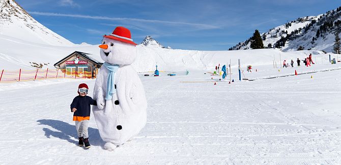 Discover Warth-Schröcken with Pauli the snowman.