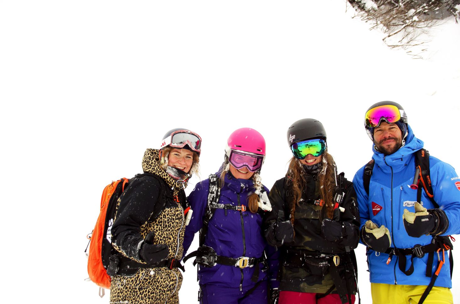 Die Munich Mountain Girls beim Freeriden in Warth-Schröcken