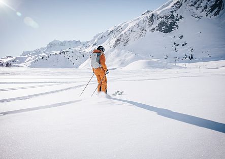 Sun skiing in Warth-Schröcken