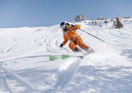 Sun skiing in Warth-Schröcken