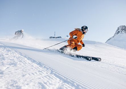 Sun skiing in Warth-Schröcken