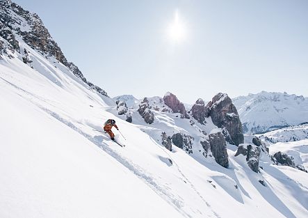 Sun skiing in Warth-Schröcken