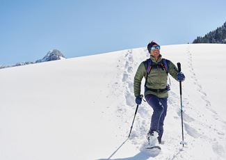 Guided snowshoe tour 'In the footsteps of the Walser' with Moses