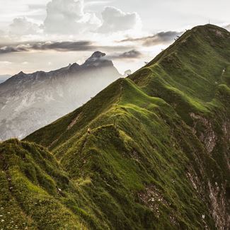 Höferspitze (2.131 m) from Hochtannbergpass